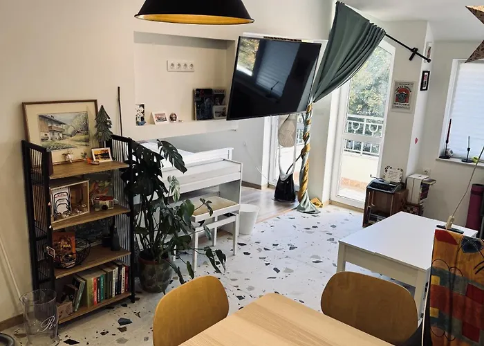 Lovemate Space Apartment Warna